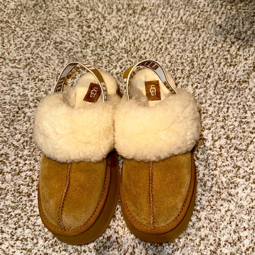 Ugg wedged shoes us size 6